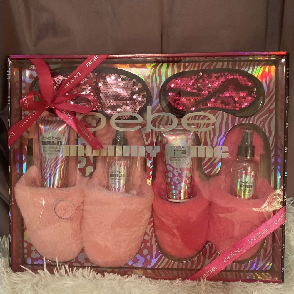 8 piece Mommy & Me BEBE bath set 🌸🛀🚿